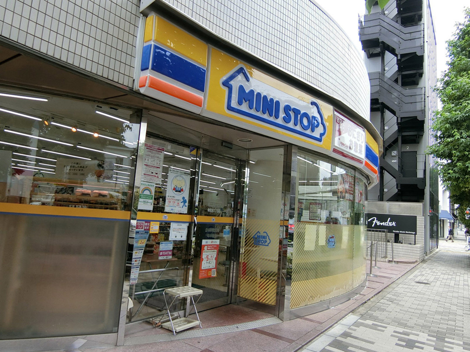 徒歩1分のミニストップ 神宮前2丁目店