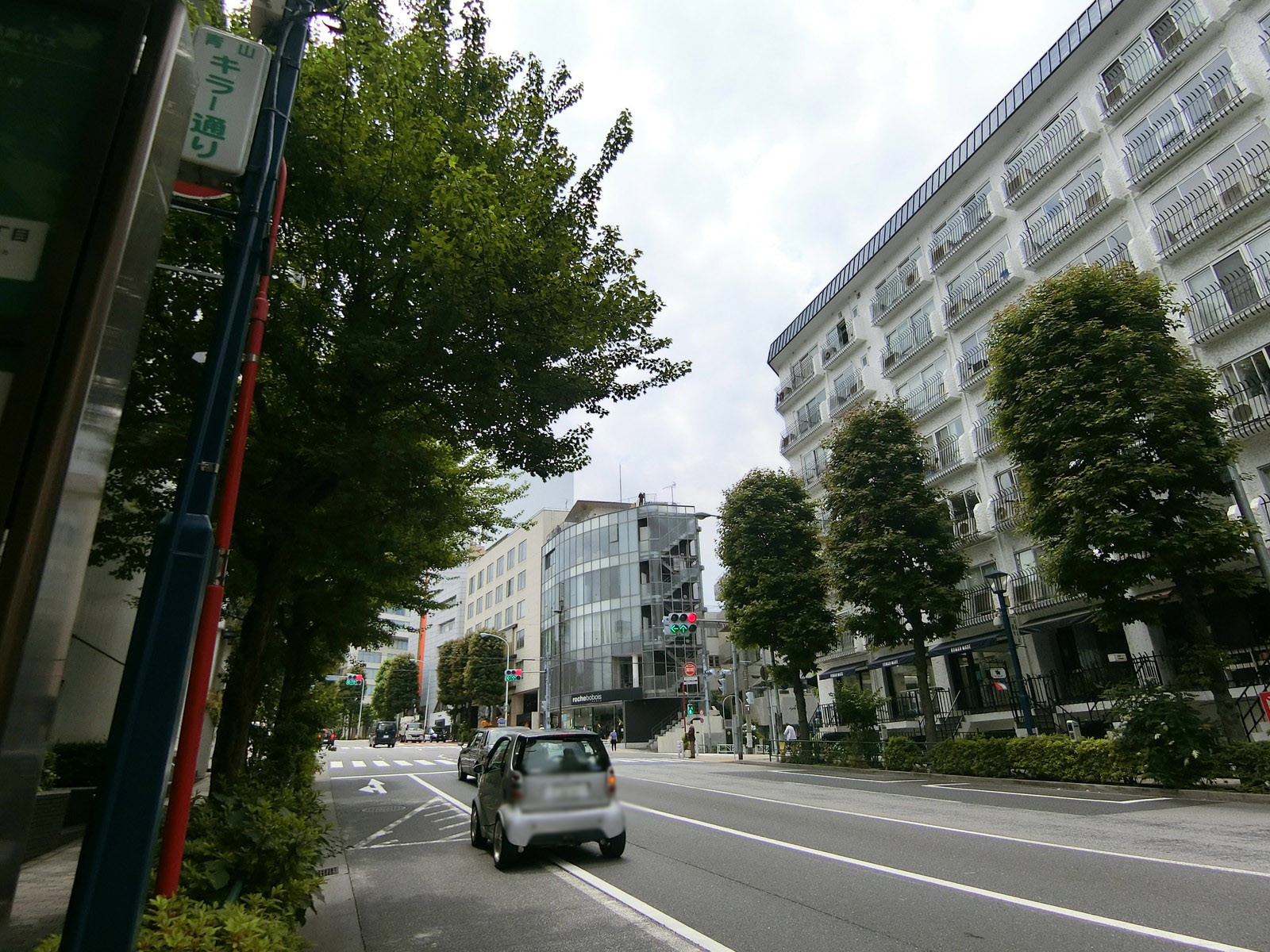 DT外苑前面の外苑西通り