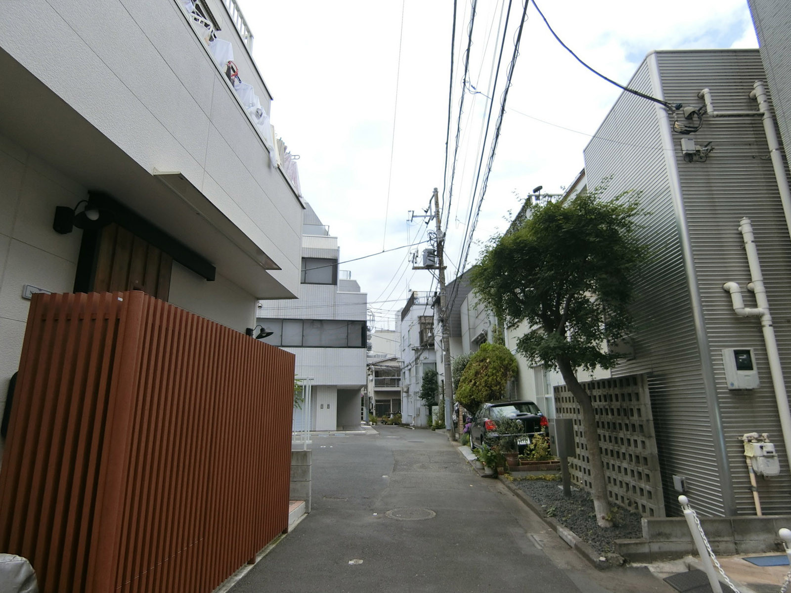 周辺は閑静な住宅エリア