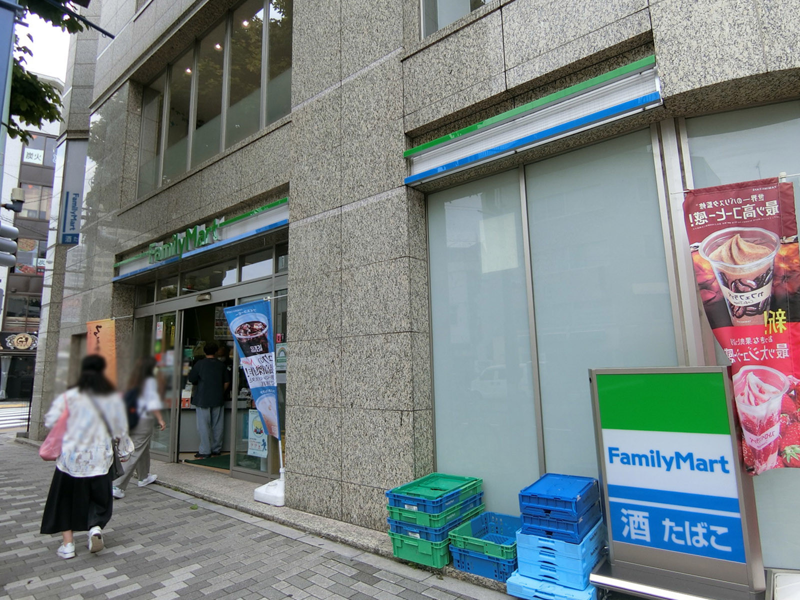 徒歩2分のファミリーマート