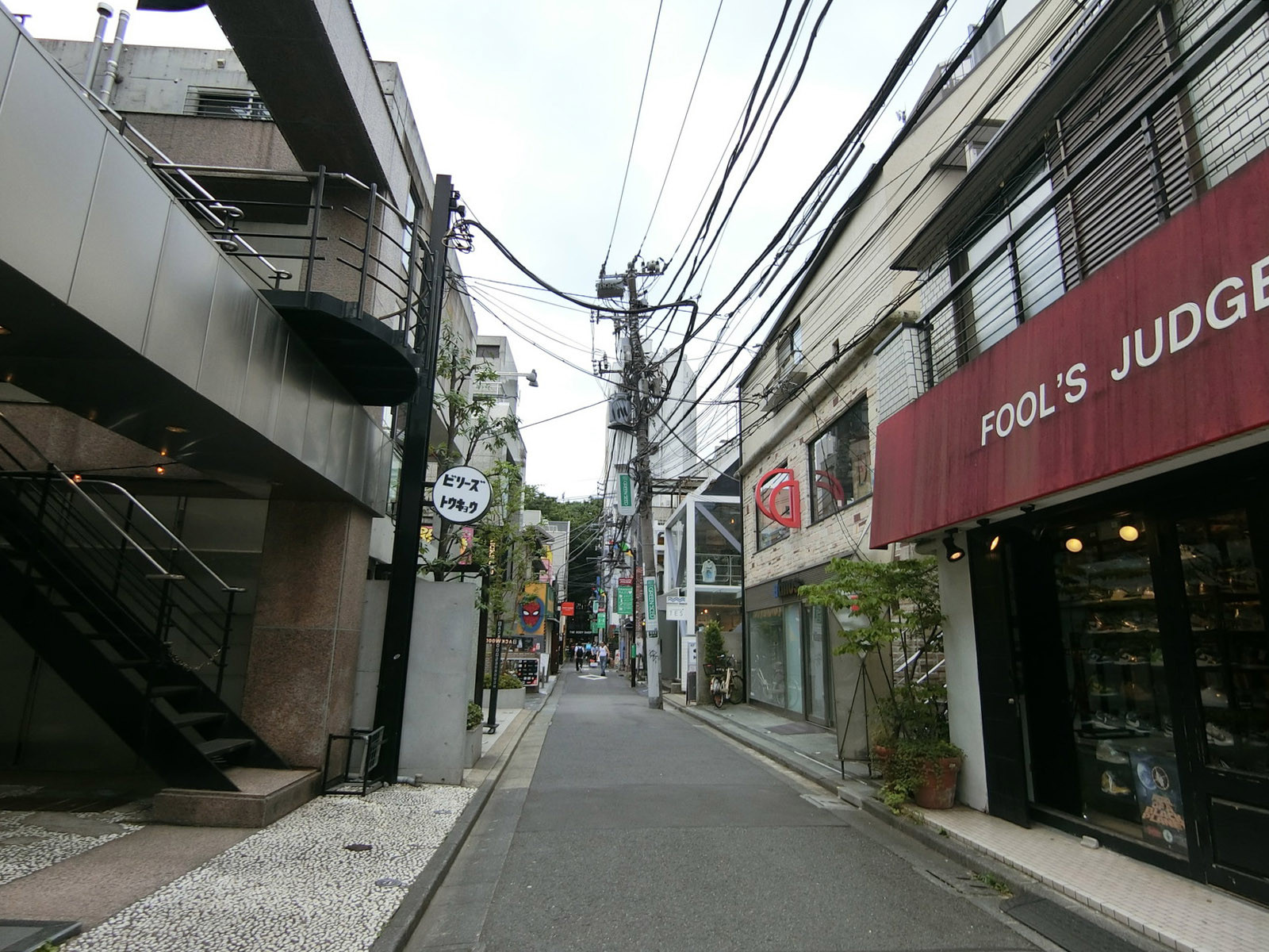 カトル・バン原宿前面の通り