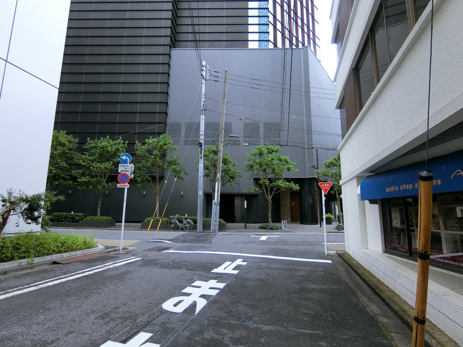 ばんだいビル前面の通り