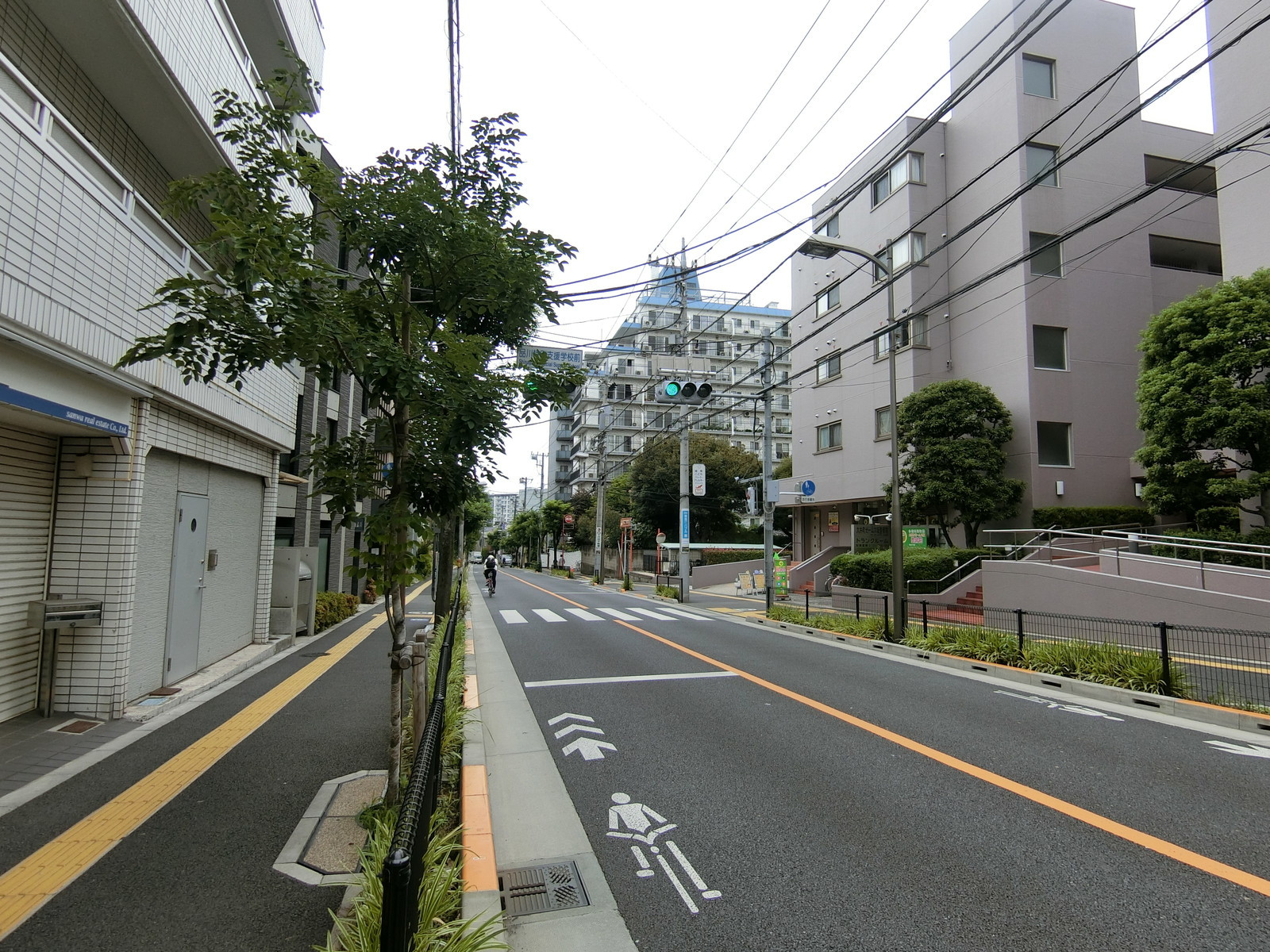 Z-BOX前面の通り