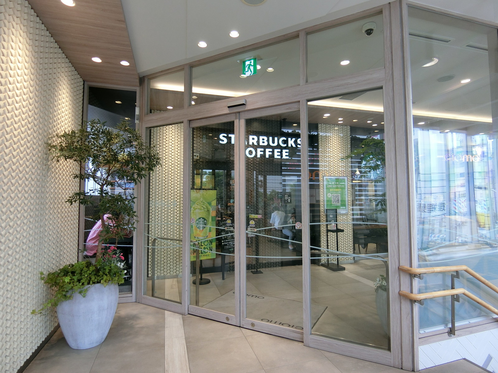 至近のスターバックス コーヒー エトモ大井町店