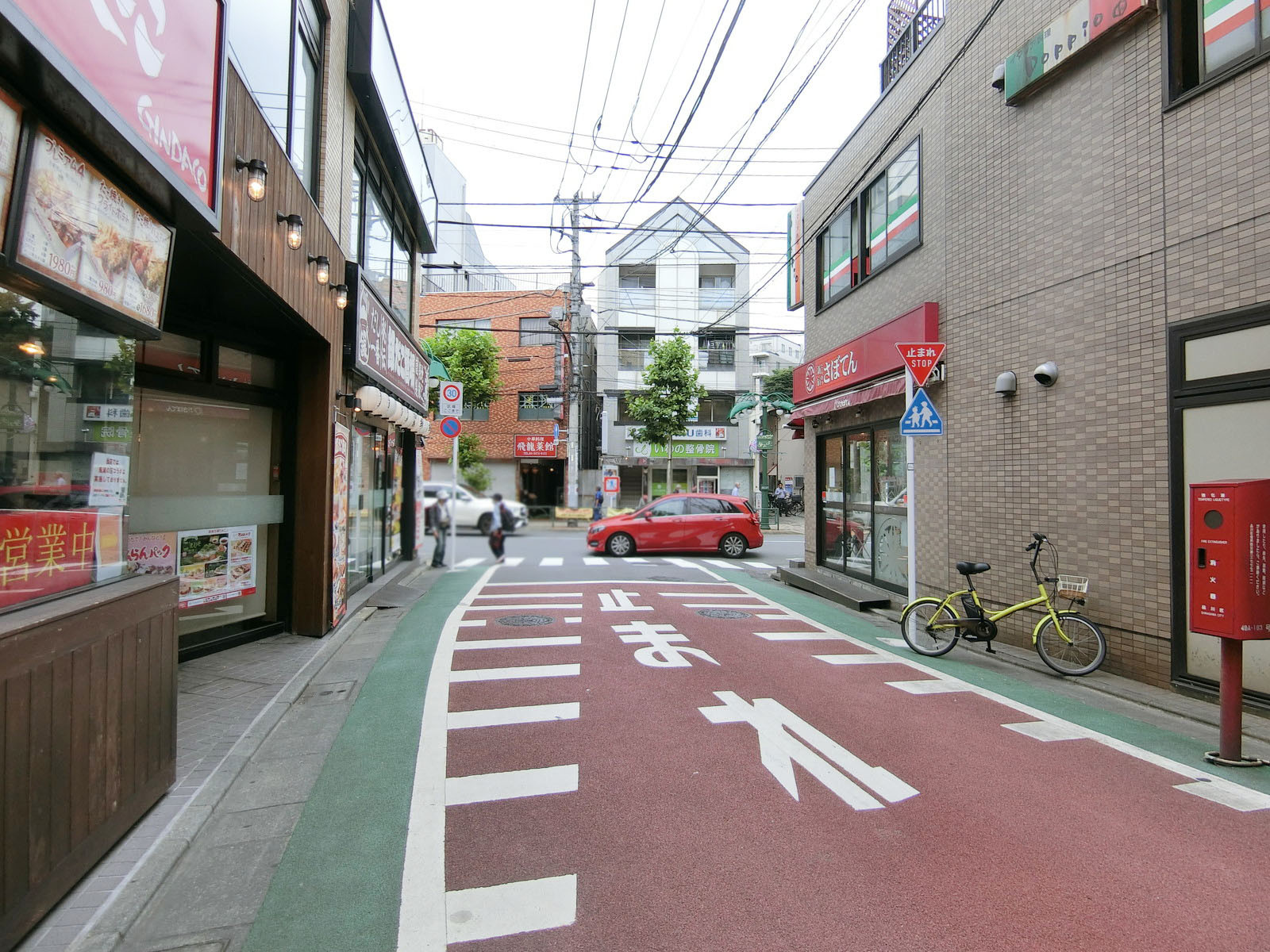 広瀬ビル前面の通り