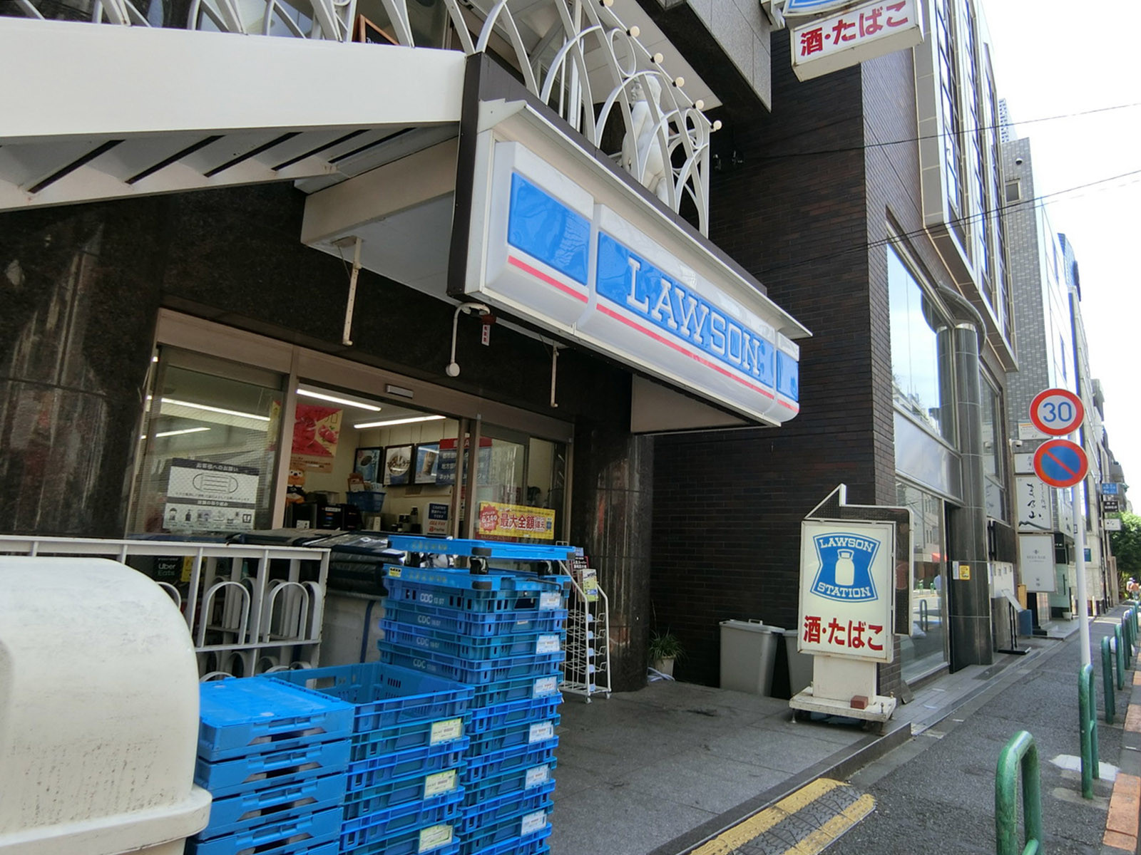 徒歩1分のローソン南青山2丁目店