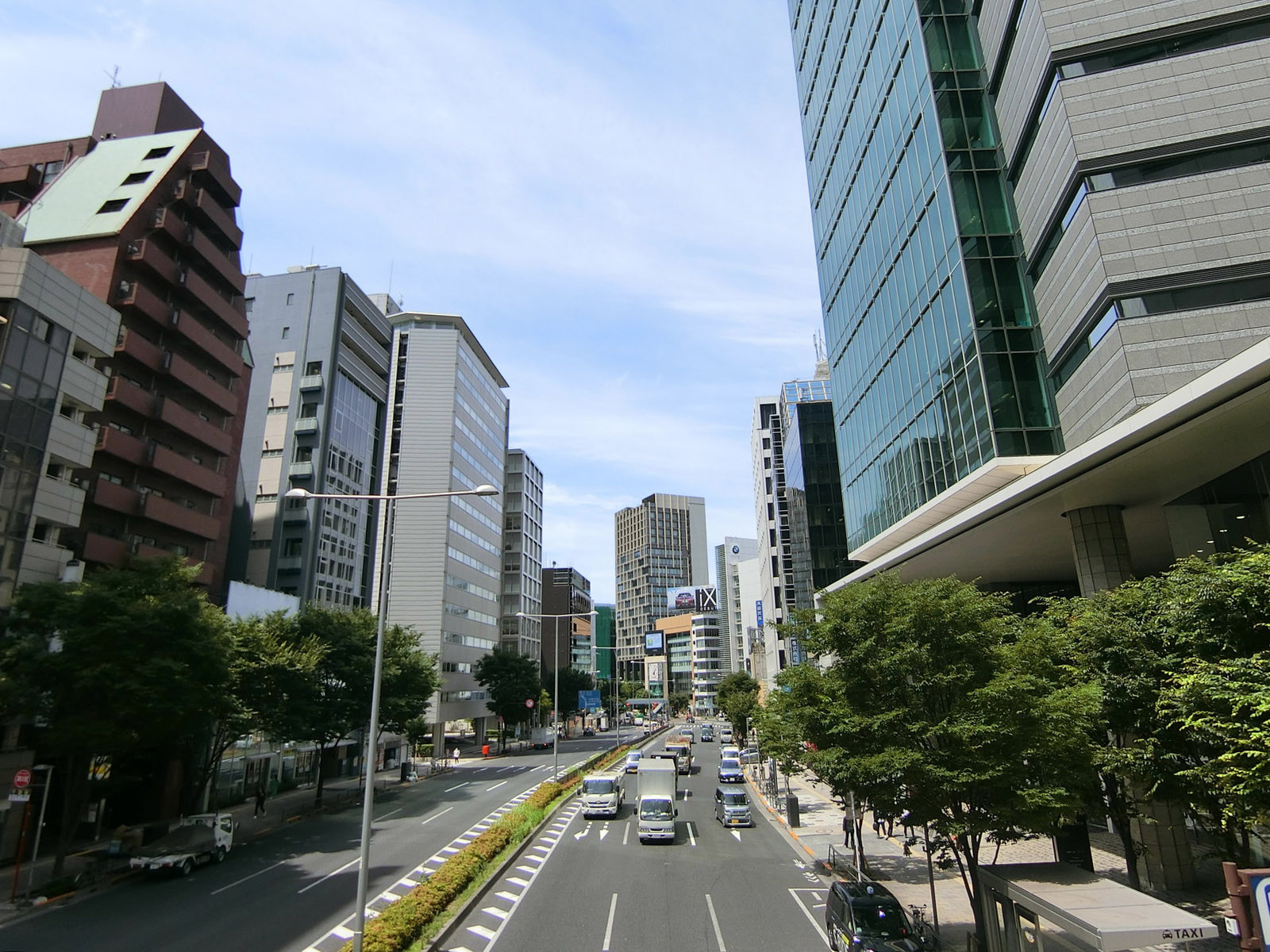 付近の青山通り