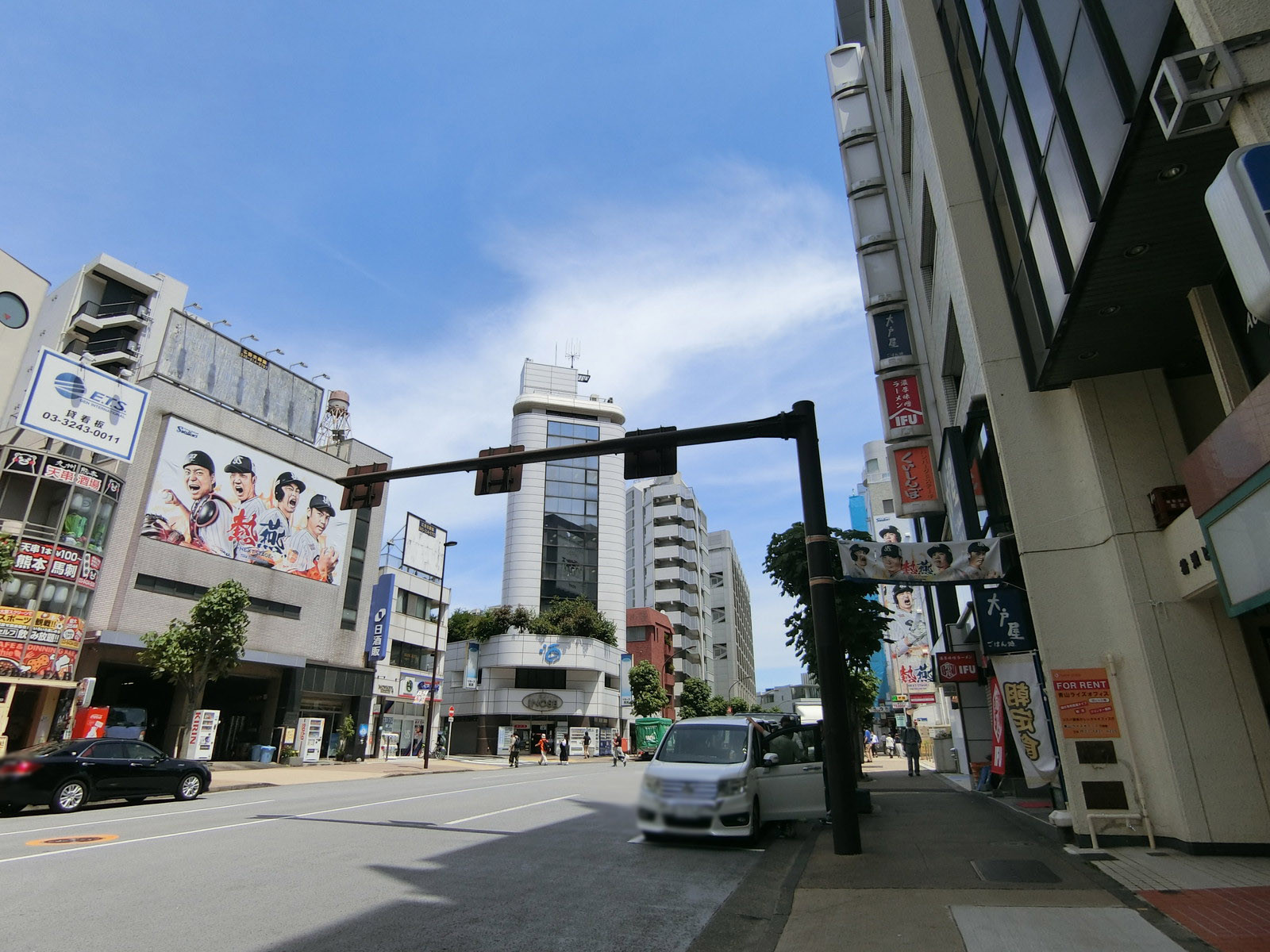 H・T・神宮外苑ビル前面の通り