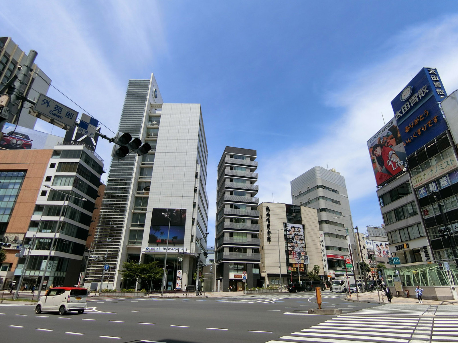 付近の外苑前交差点