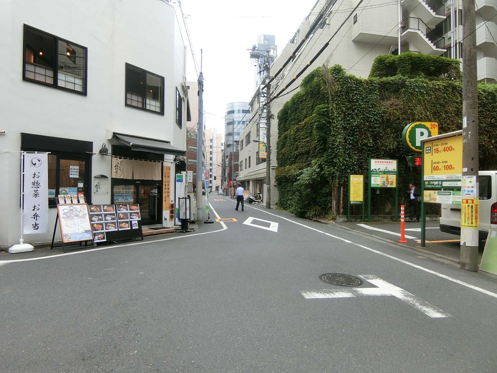 大高ビル前面の通り
