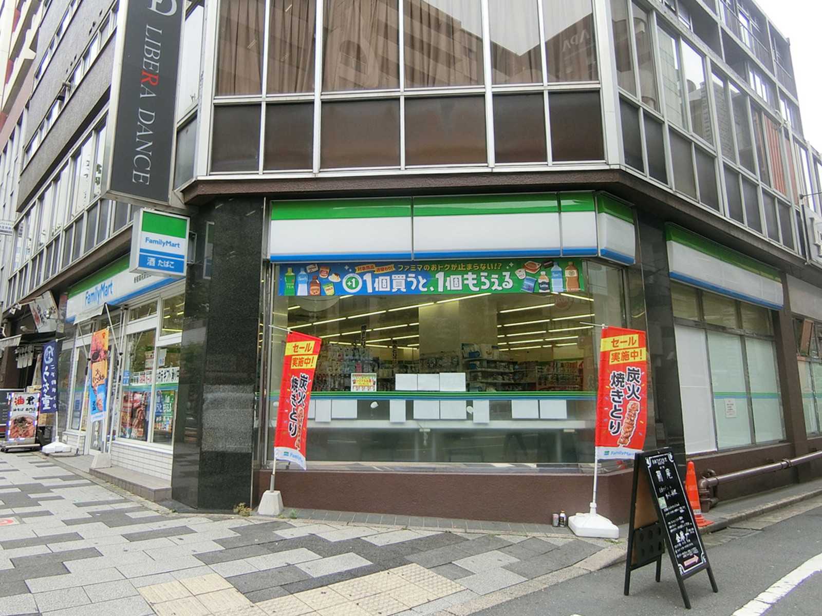 並びのファミリーマート