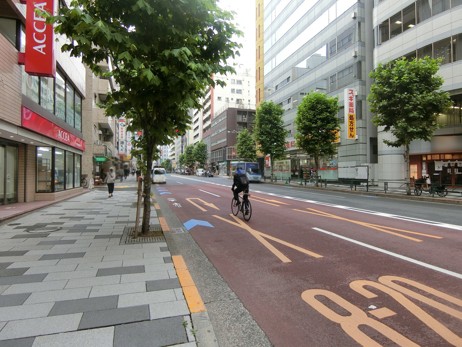 KDX新宿286ビル前面の新宿通り