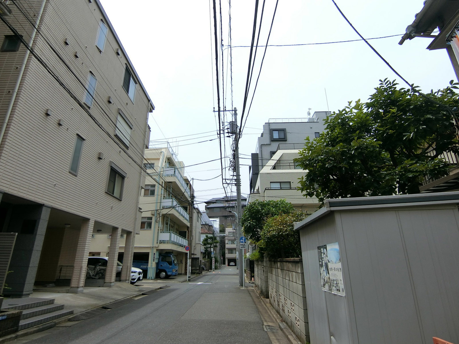 周辺は落ち着いたエリア