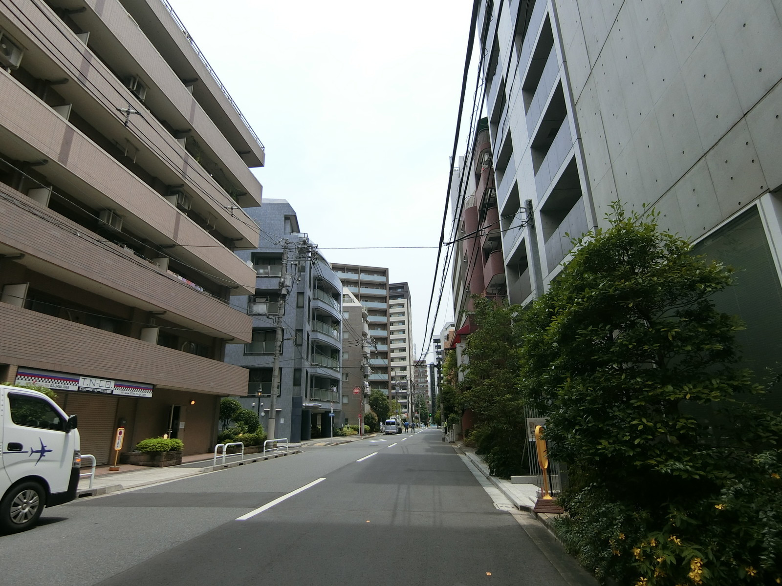 エクレール南麻布前面の通り