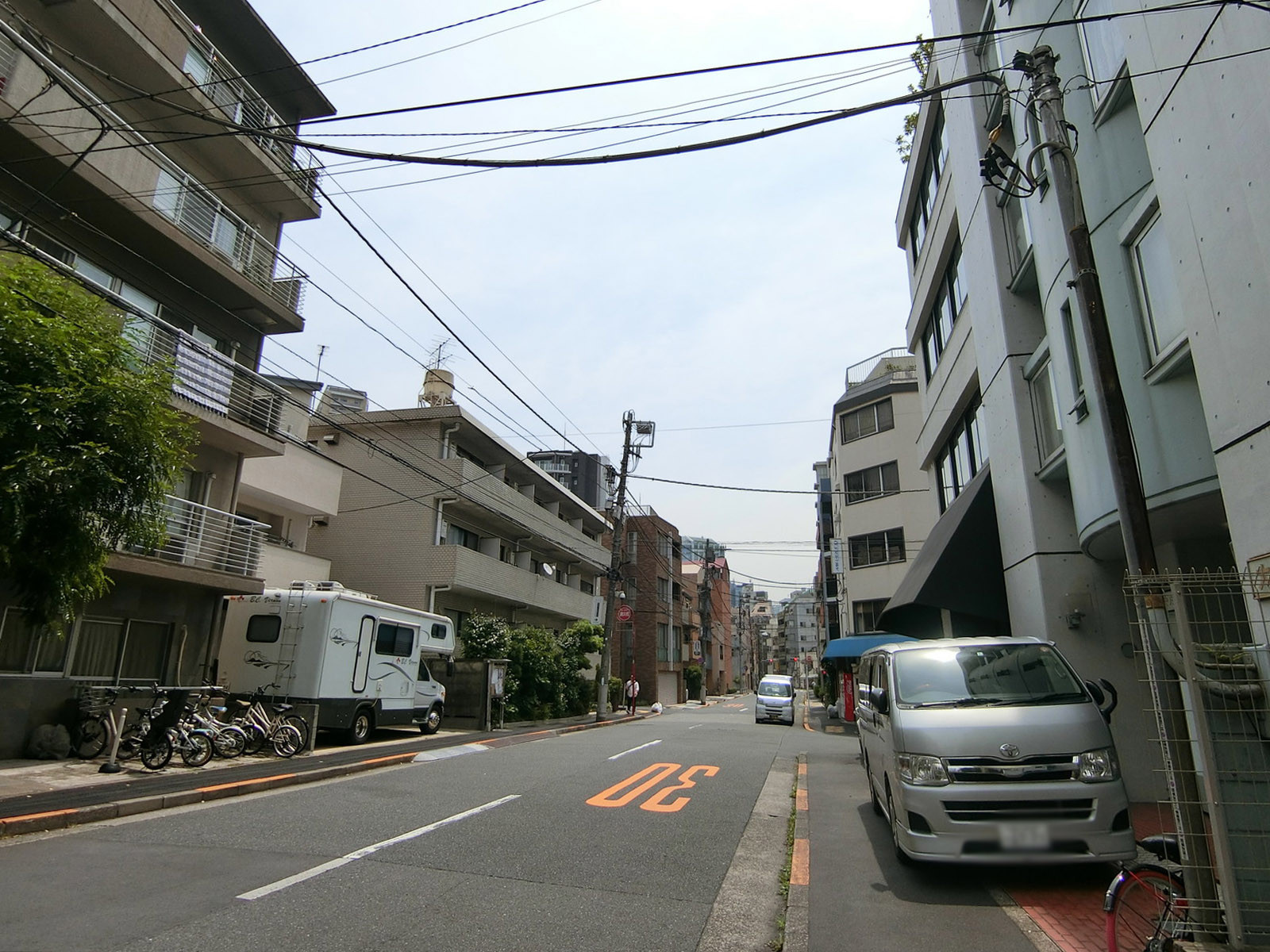 ベルス麻布ビル前面の通り