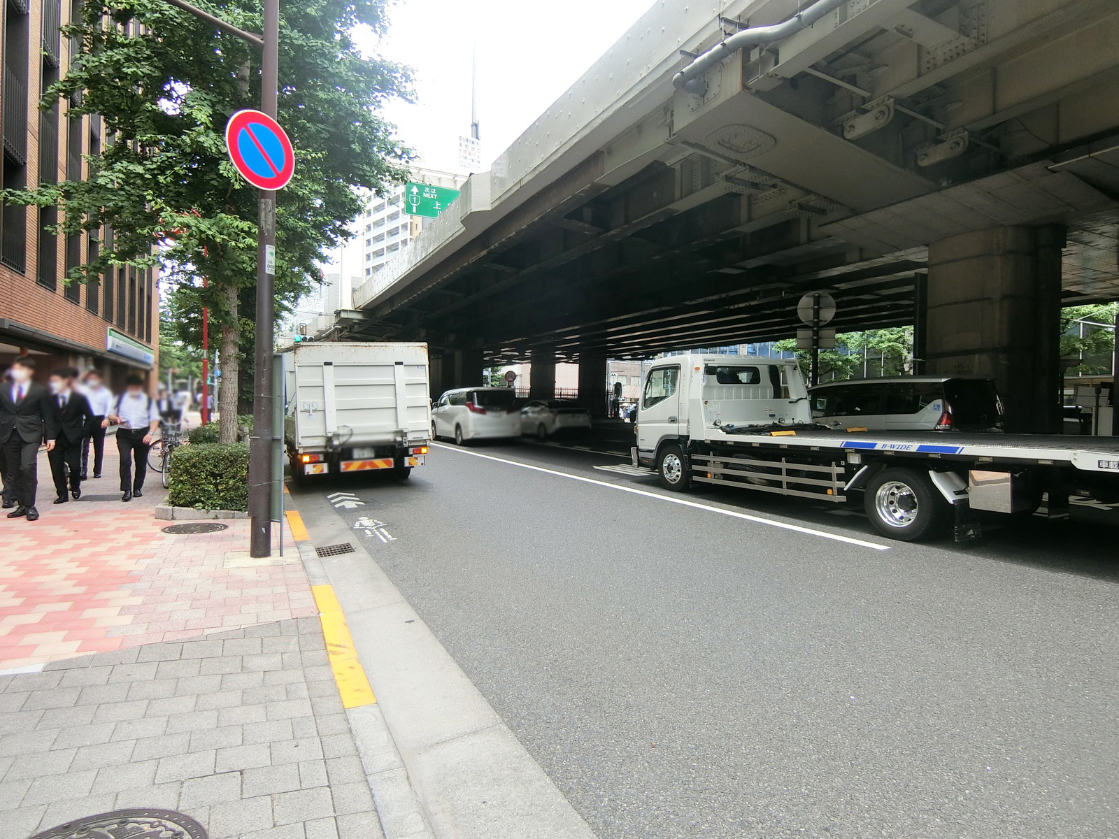 日本橋ライフサイエンスビルディング11前面の昭和通り