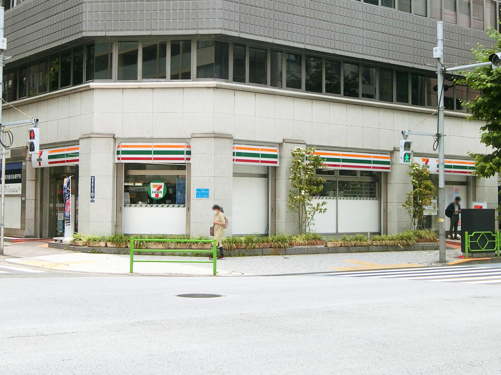 向かいのセブンイレブン 人形町駅西店