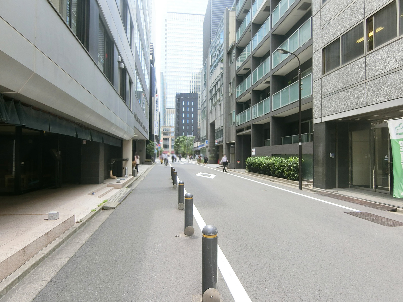 共同ビル新本町前面の通り