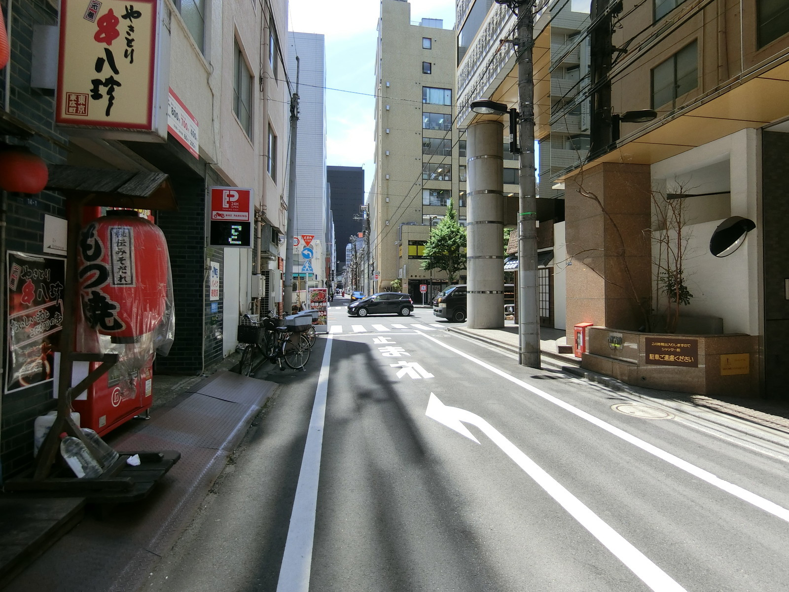 日興ビル前面の通り