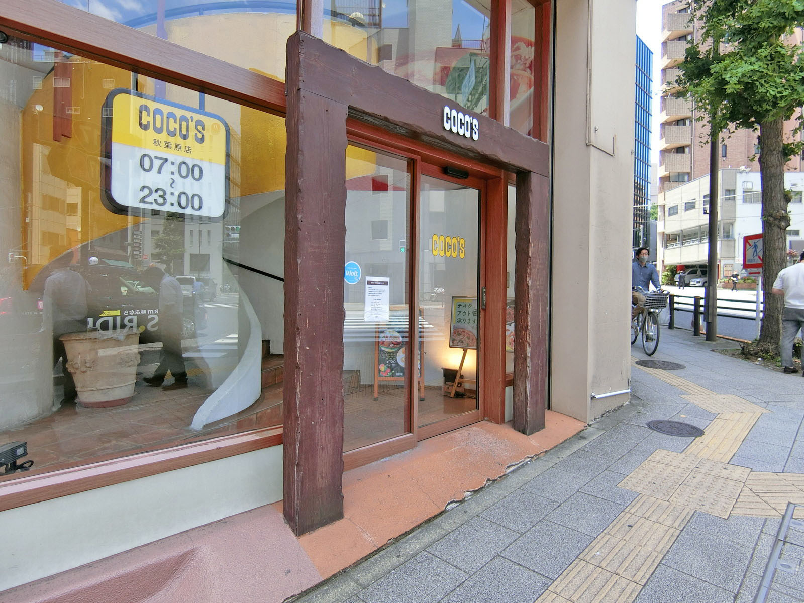 徒歩2分のココス 秋葉原店