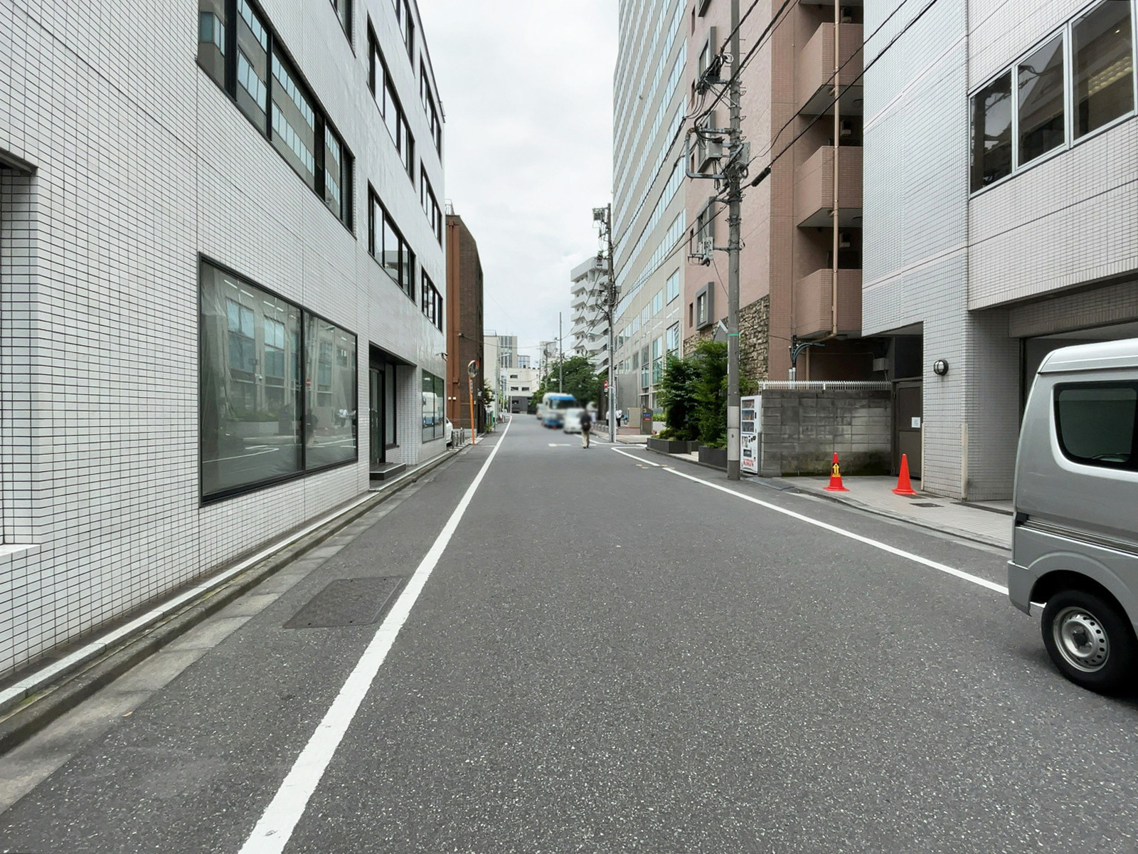 YOSHIKAWAビル前面の通り