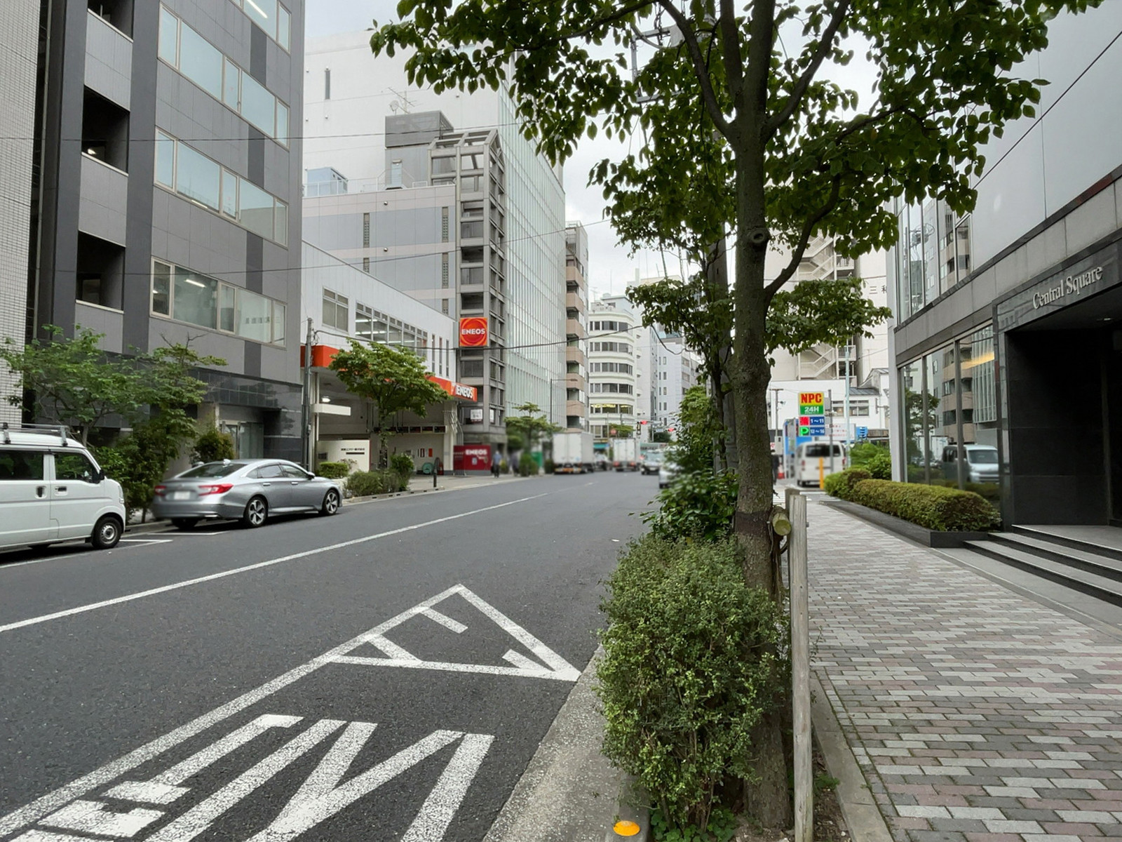 共立ビル前面の通り