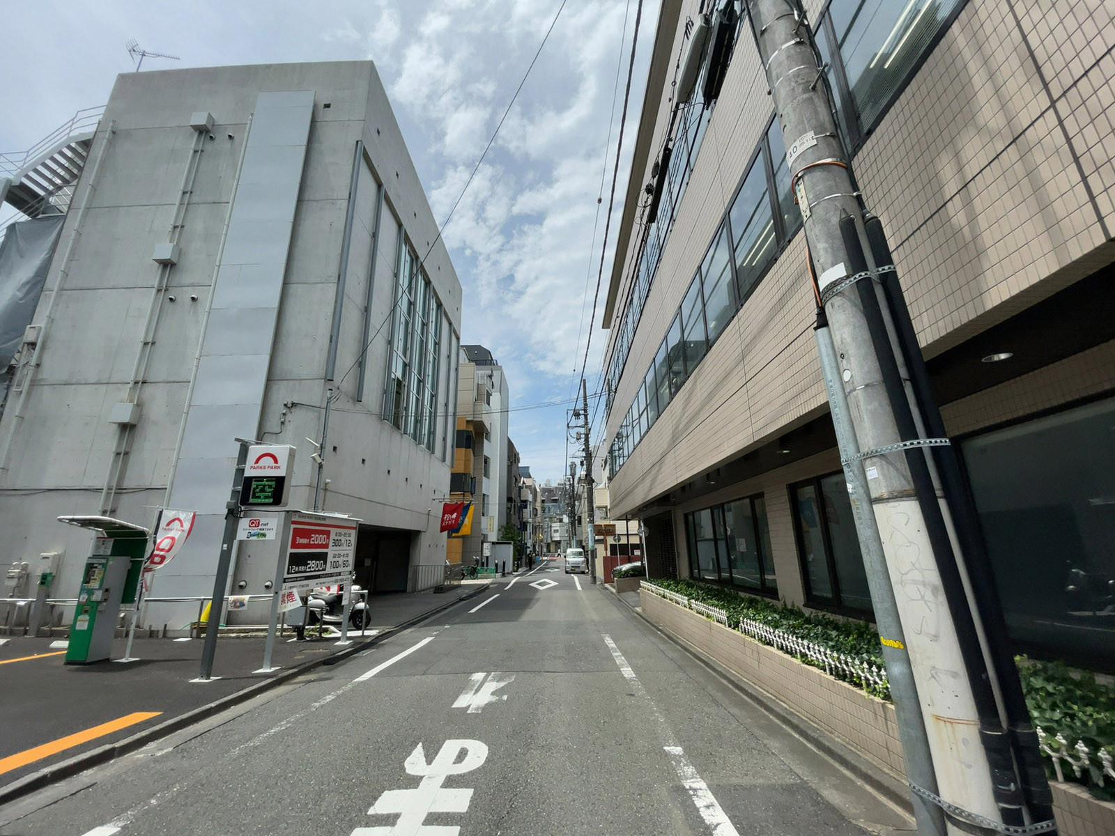 神山町Yビル前面の通り