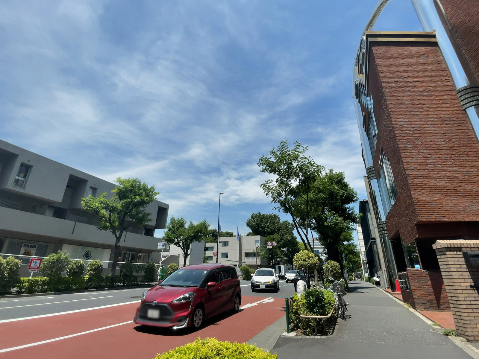 ROOB1前面の通り