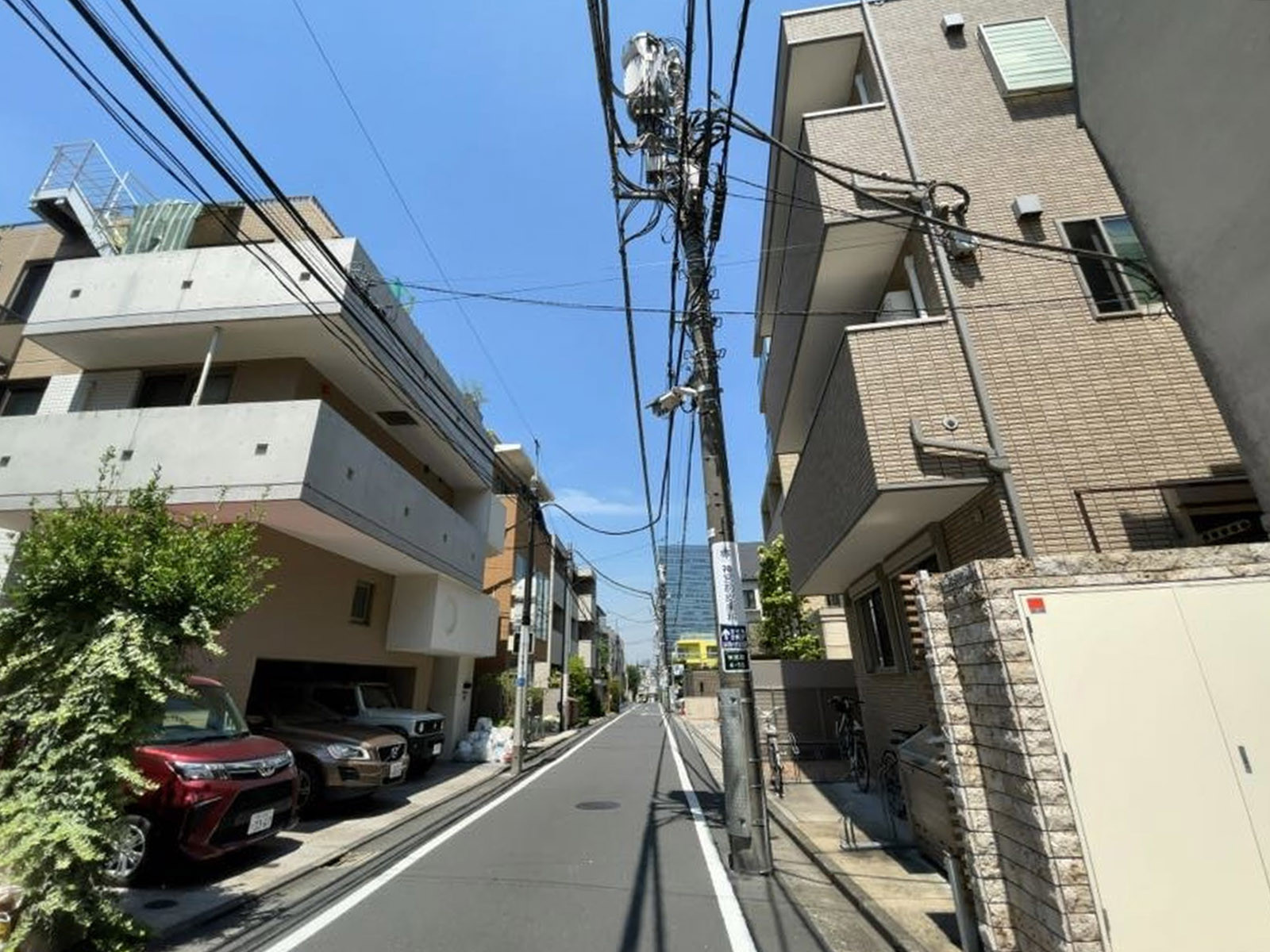 周辺は閑静な住宅街
