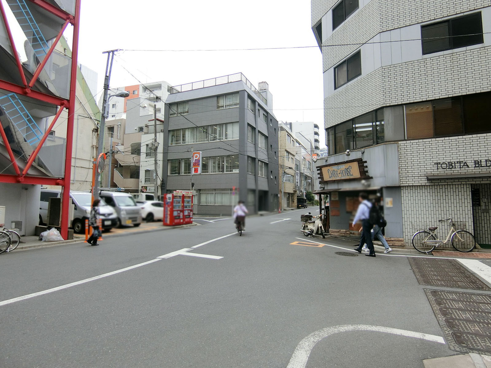 KKKビル前面の通り