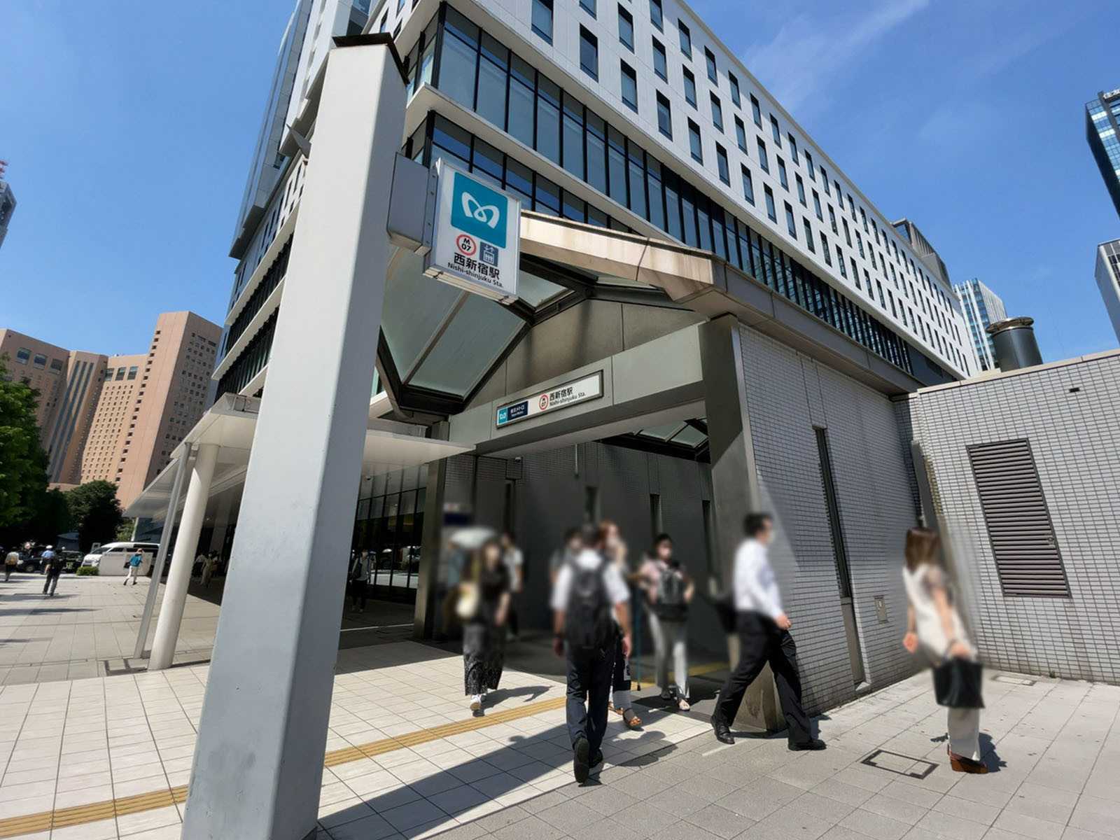 最寄りの「西新宿駅」
