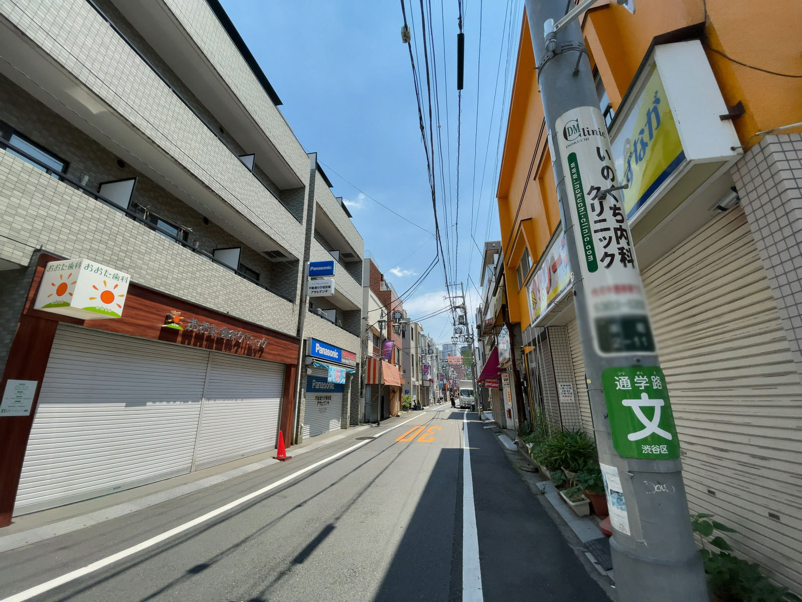 一二三薬局ビル前面の通り