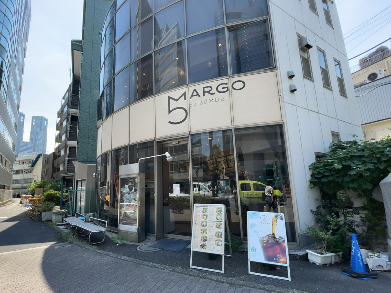 周辺には飲食店が点在