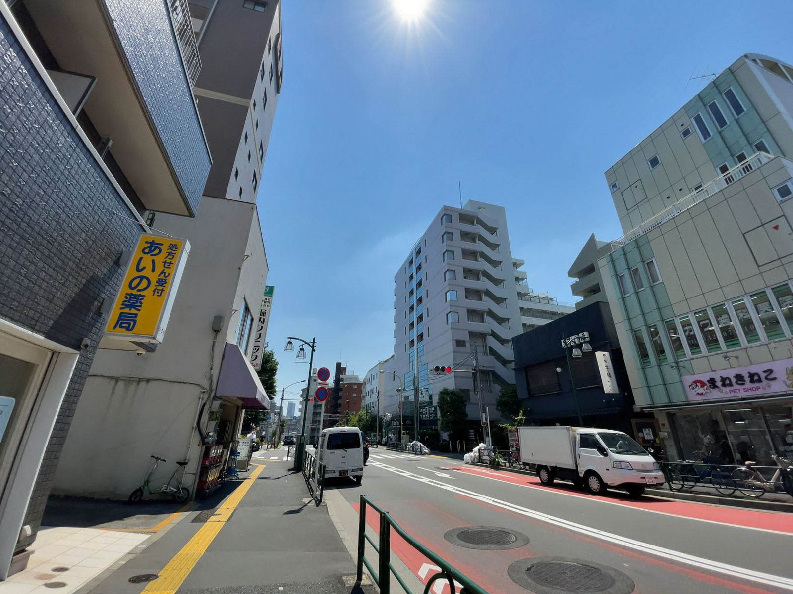 グランドメゾン戸山前面の通り