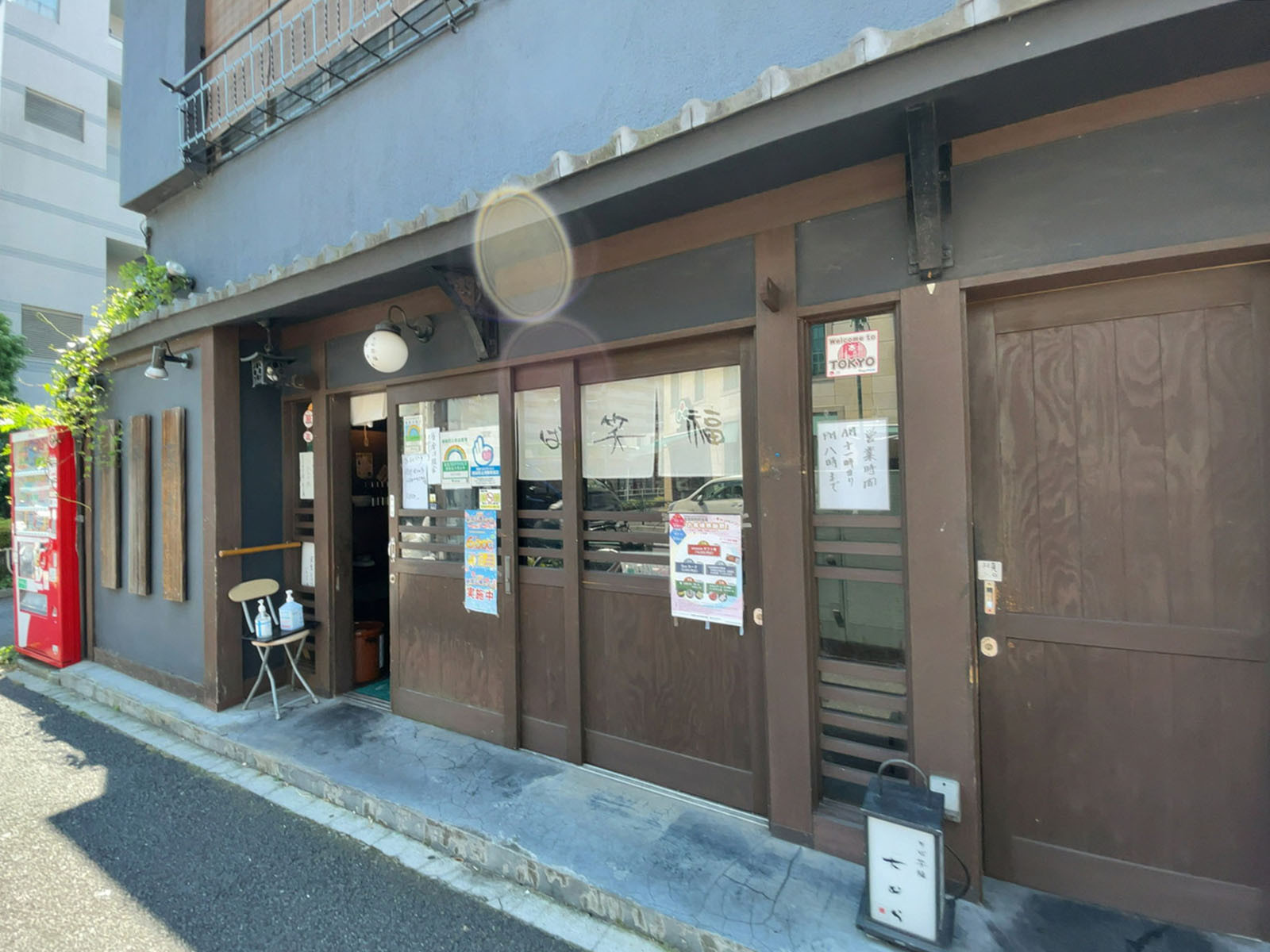周辺には飲食店が点在