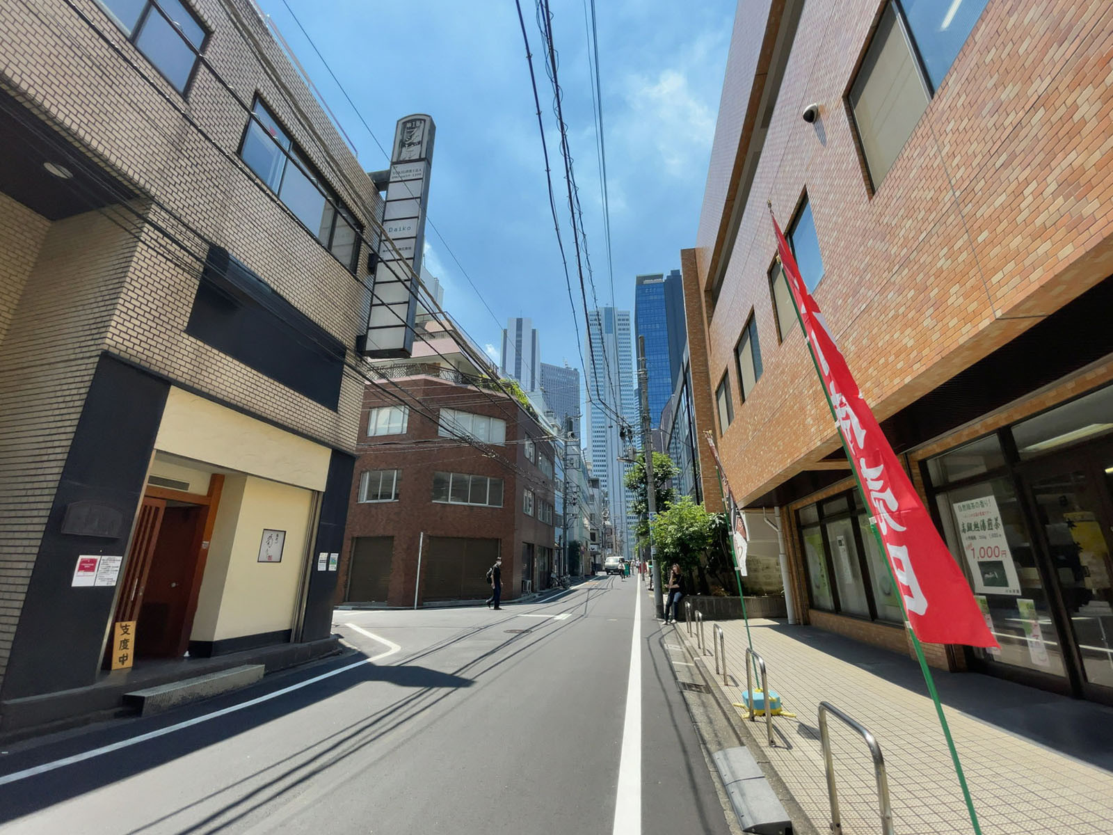 井上ビル前面の通り