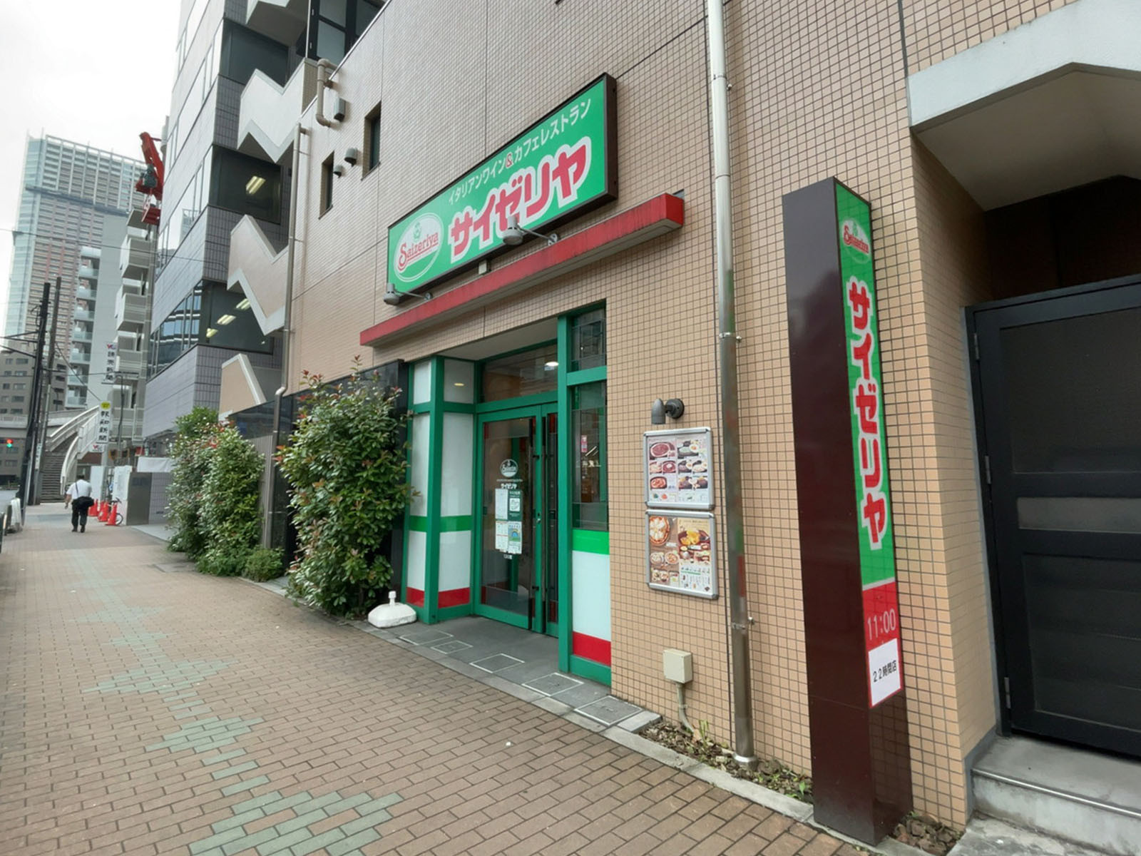 付近のサイゼリヤ