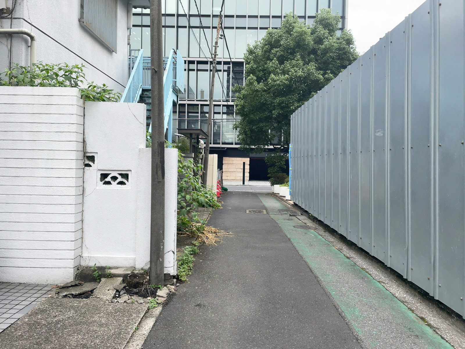 六番町ハウス前面の通り