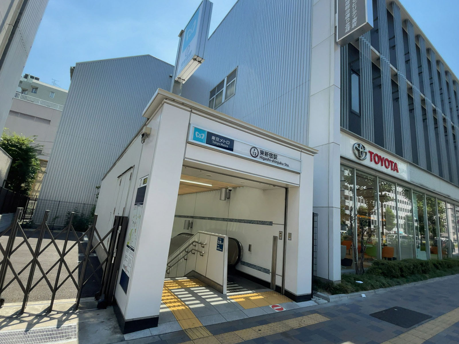 最寄りの「東新宿駅」
