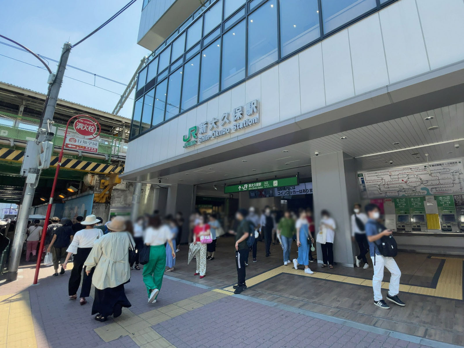 最寄りの「新大久保駅」