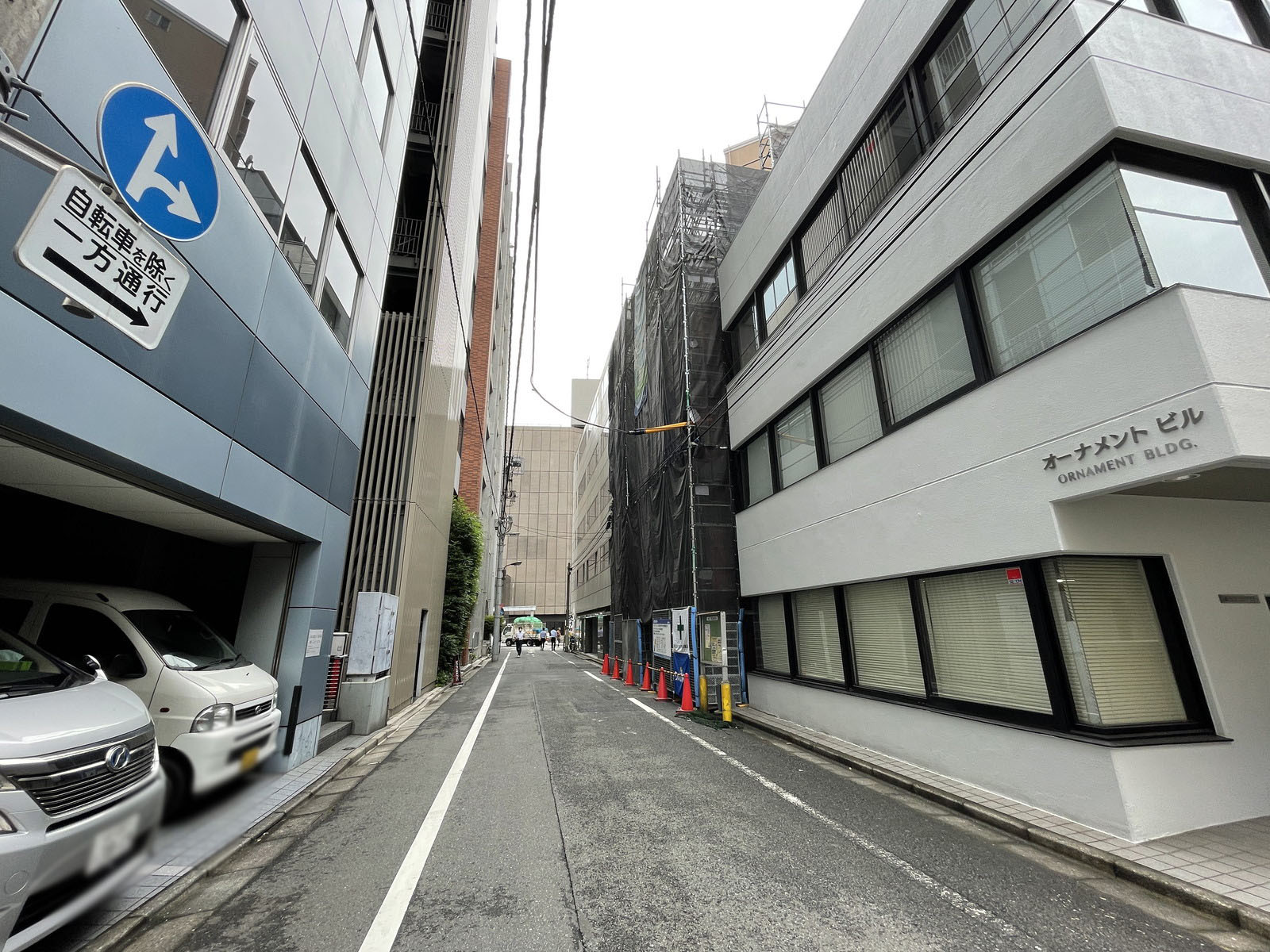 九段鶴屋ビル前面の通り