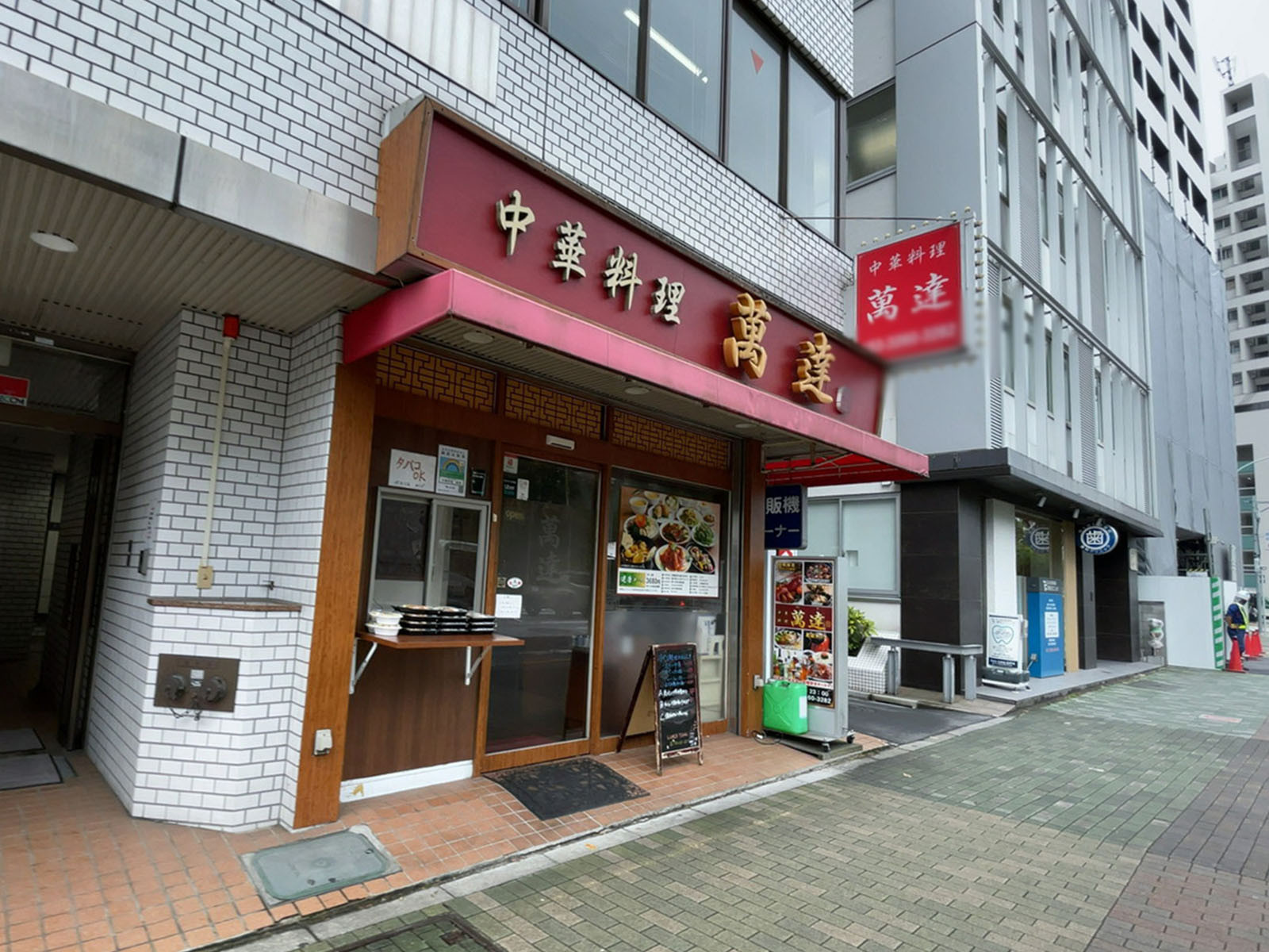 徒歩圏内には飲食店があり