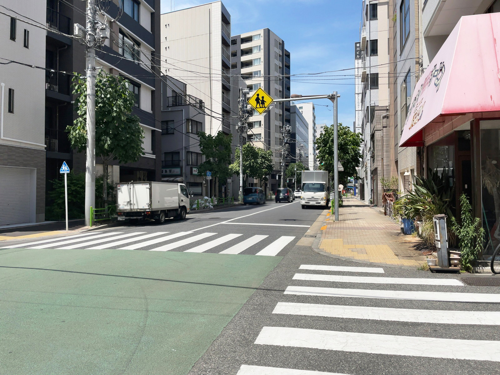 八丁堀AFビル前面の通り