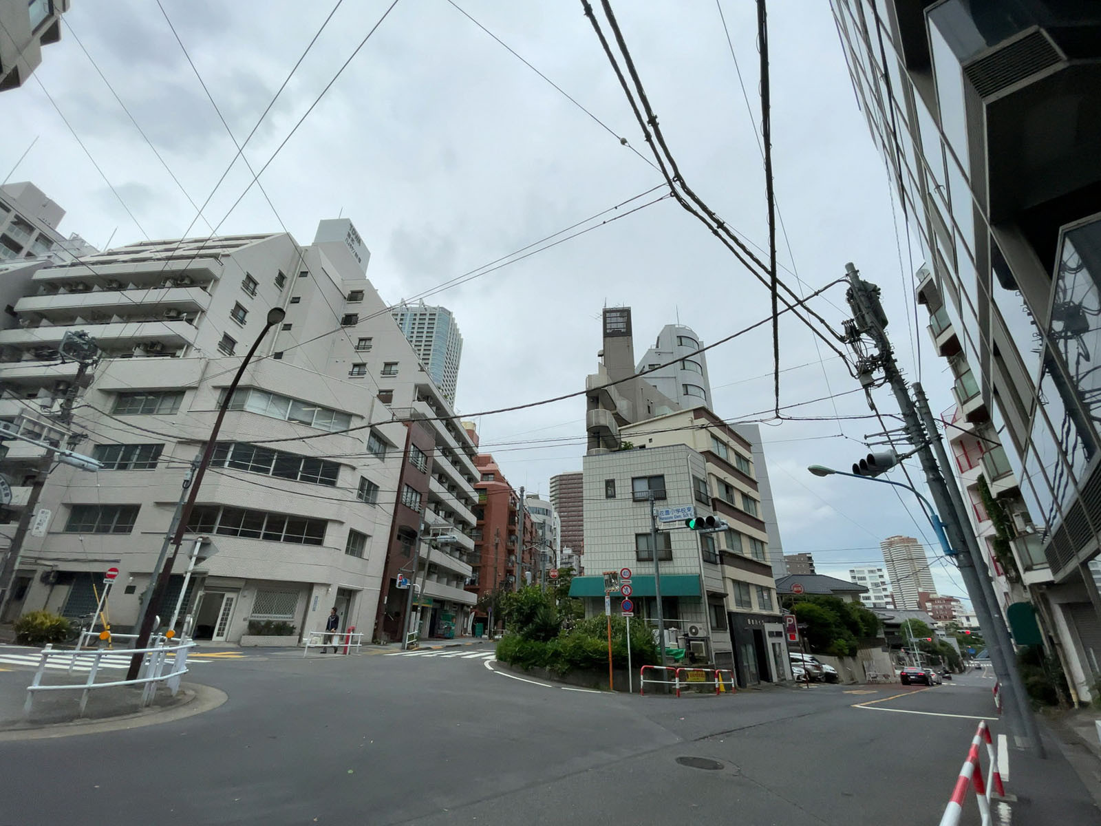大塚ビル前面の通り
