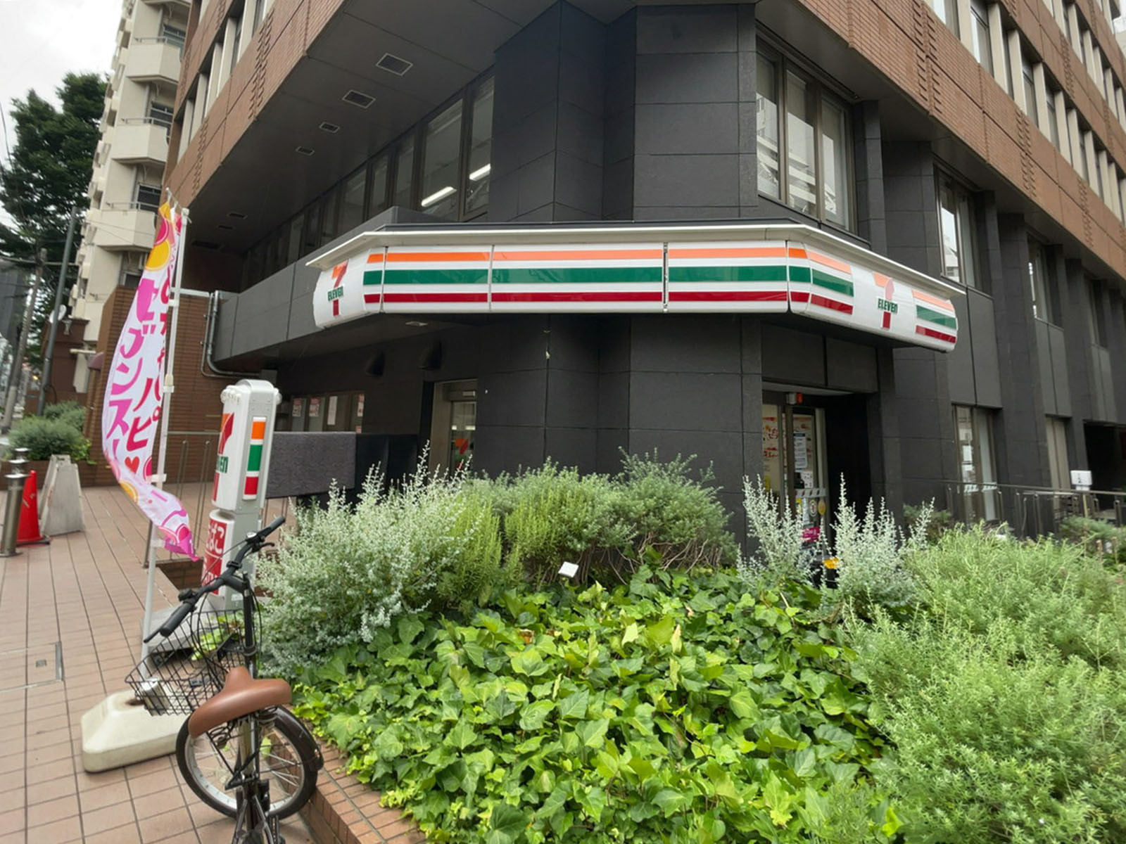 徒歩2分のセブンイレブン