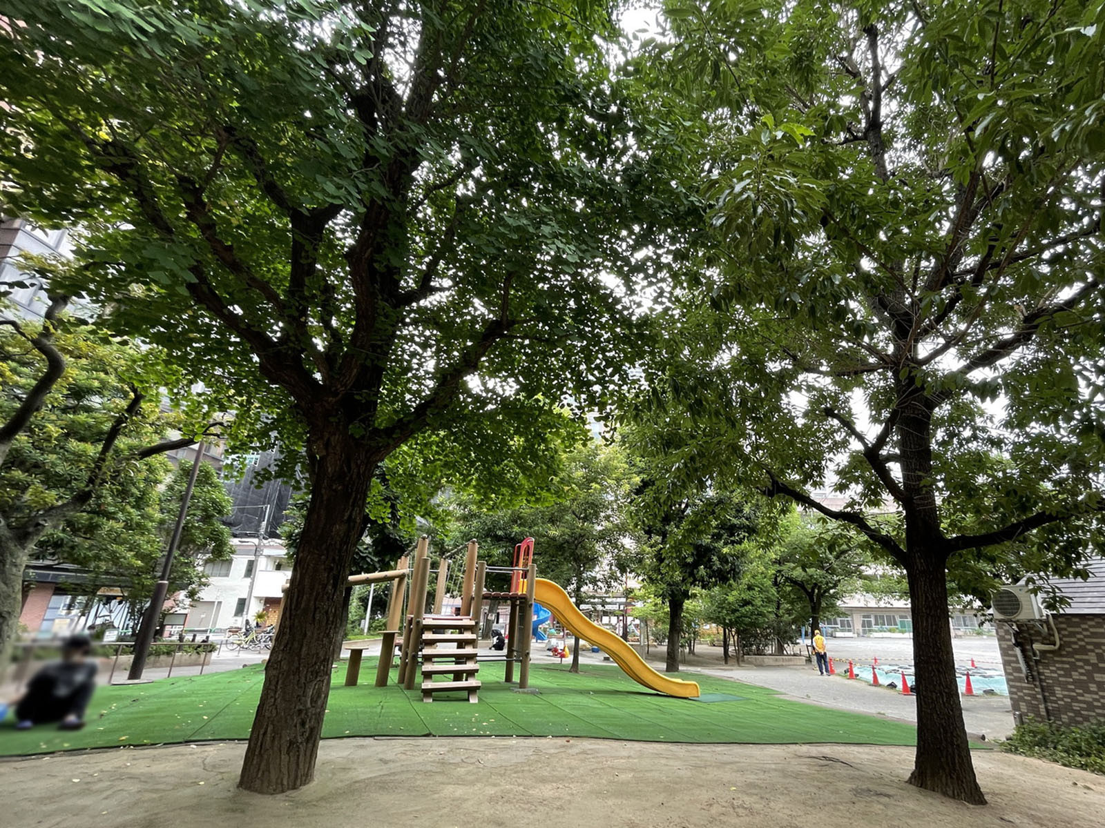 付近の新宿区花園公園