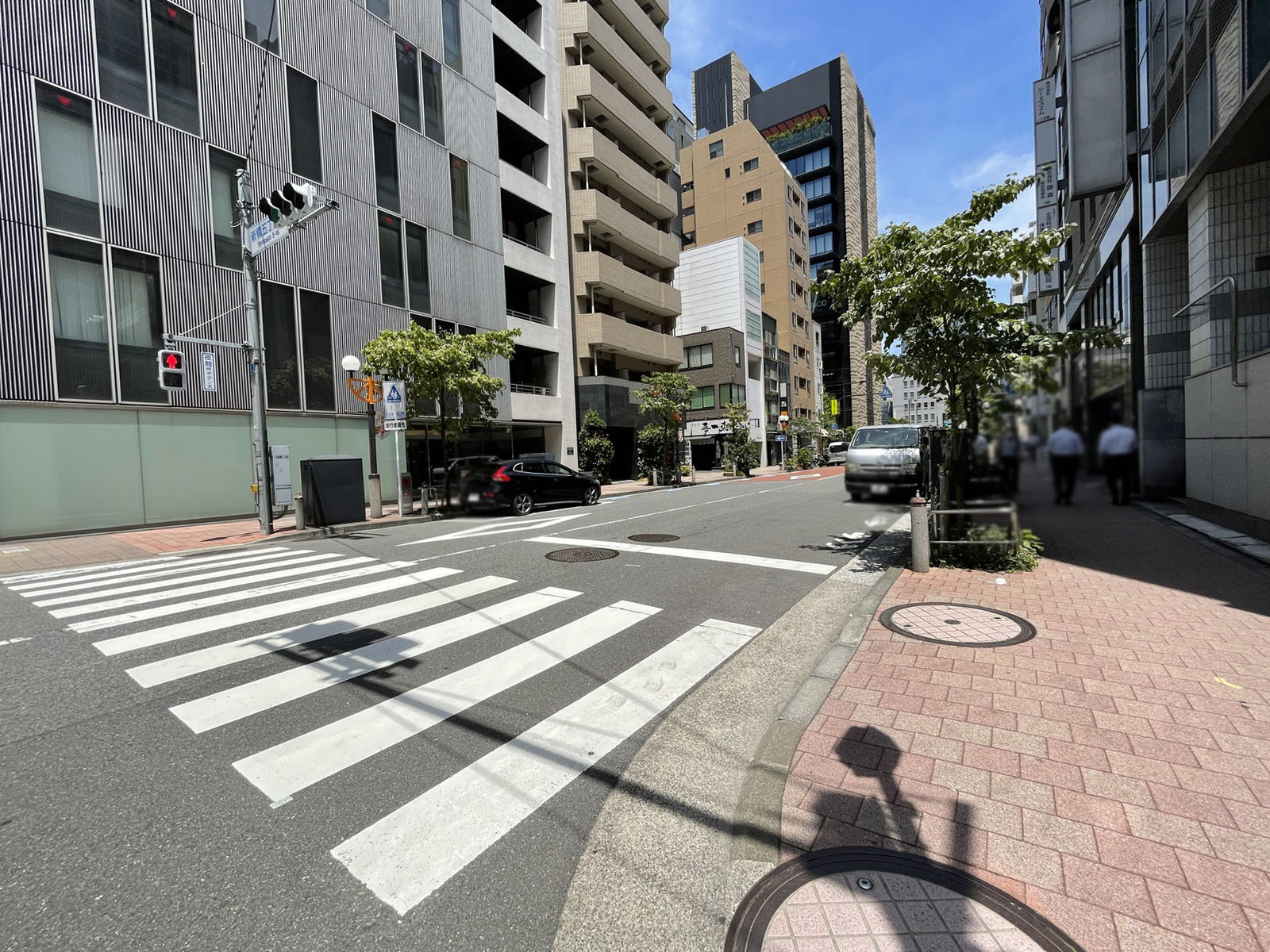 新橋SNビルの前面道路