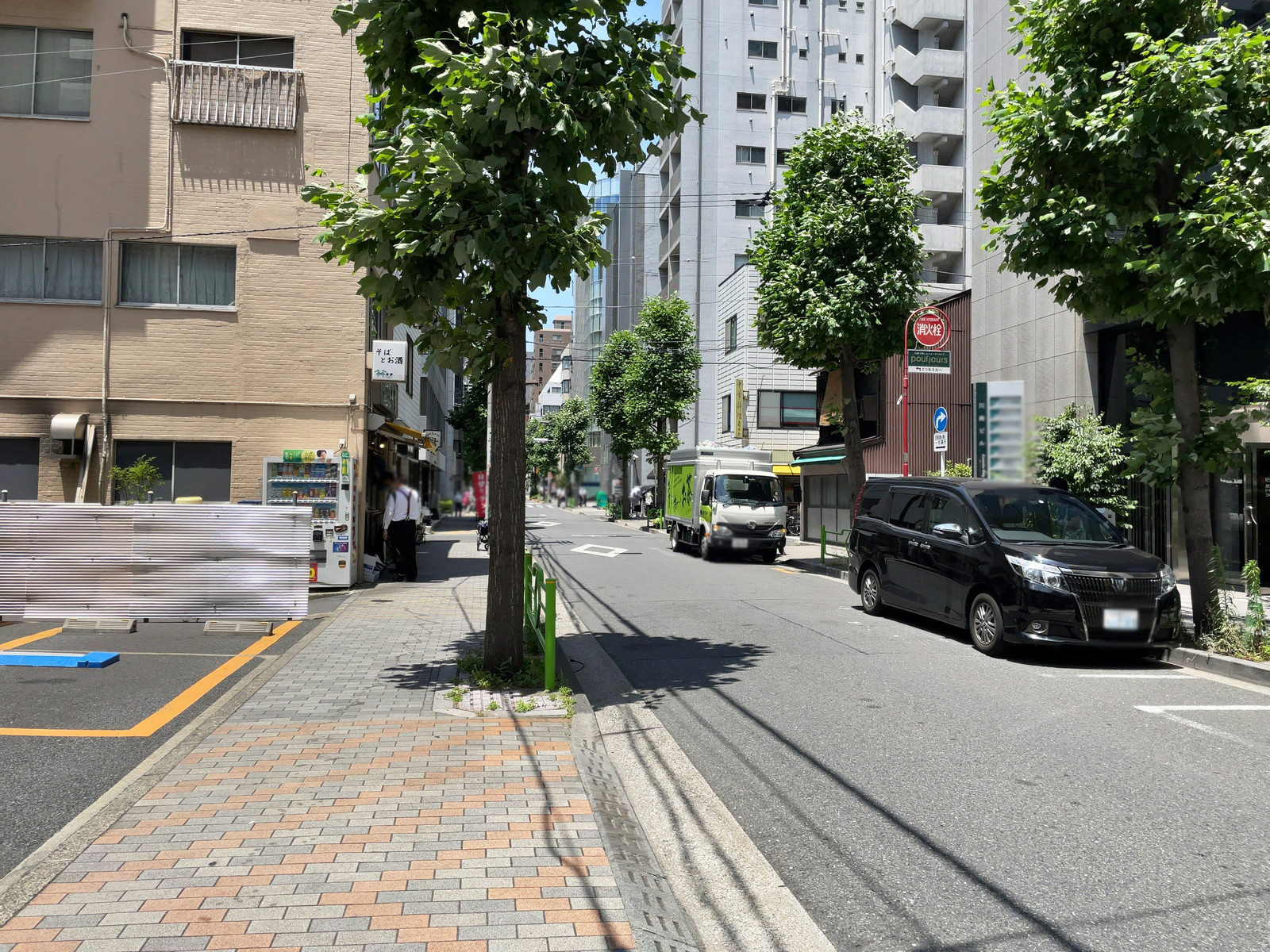 川商ビル前面の通り