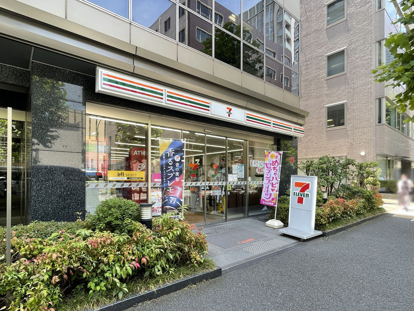 徒歩2分のセブンイレブン西新橋3丁目店