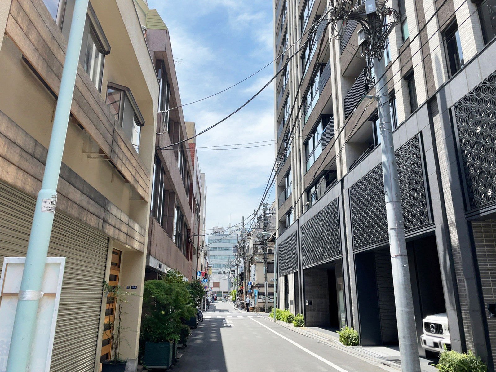 周辺は住宅街
